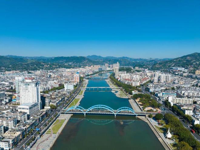 乐虎62349亿元同比增长71%！2025年福鼎经济交出亮眼“成绩单”(图1)